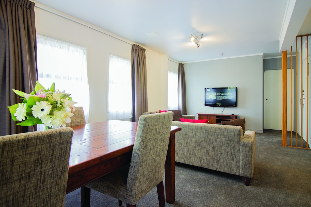 Mount Richmond Hotel 30/36