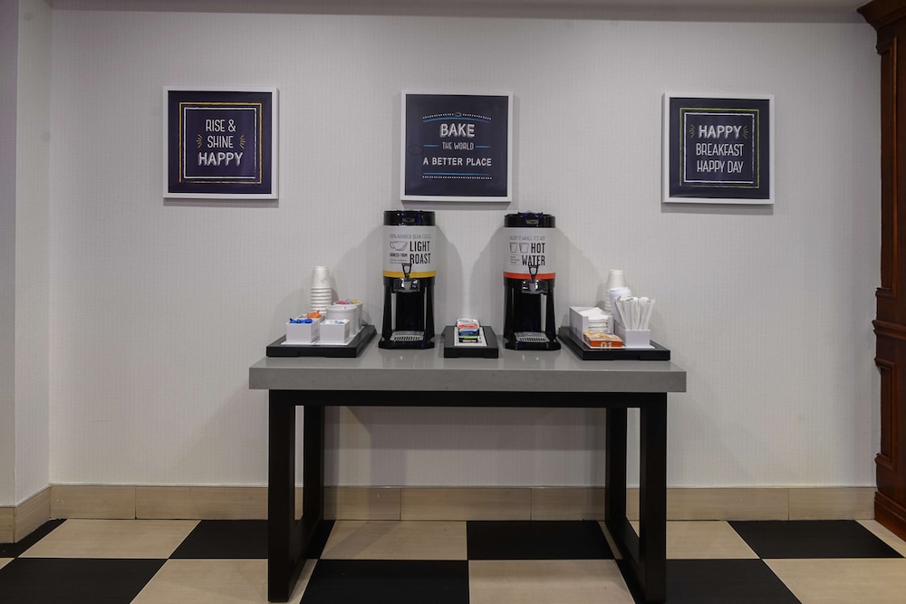 Hampton Inn Suites Atl Six Flags 40/61