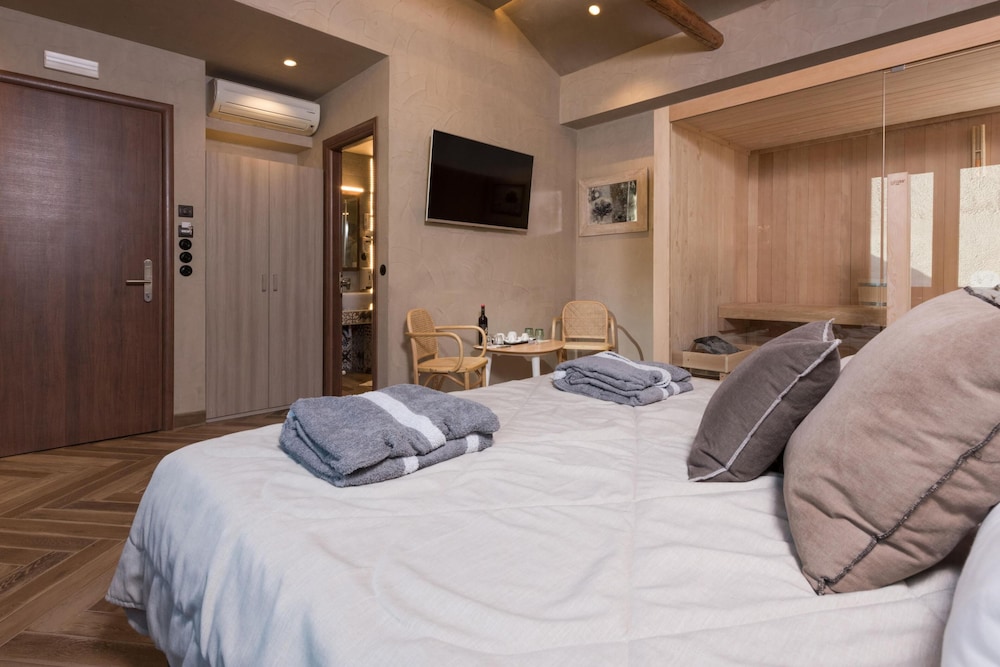 Suite, Queen Bed, Sauna, Tsikeli Boutique Hotel Meteora 6/9