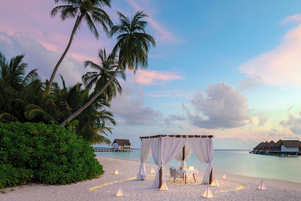 Mercure Maldives Kooddoo Resort 69/73