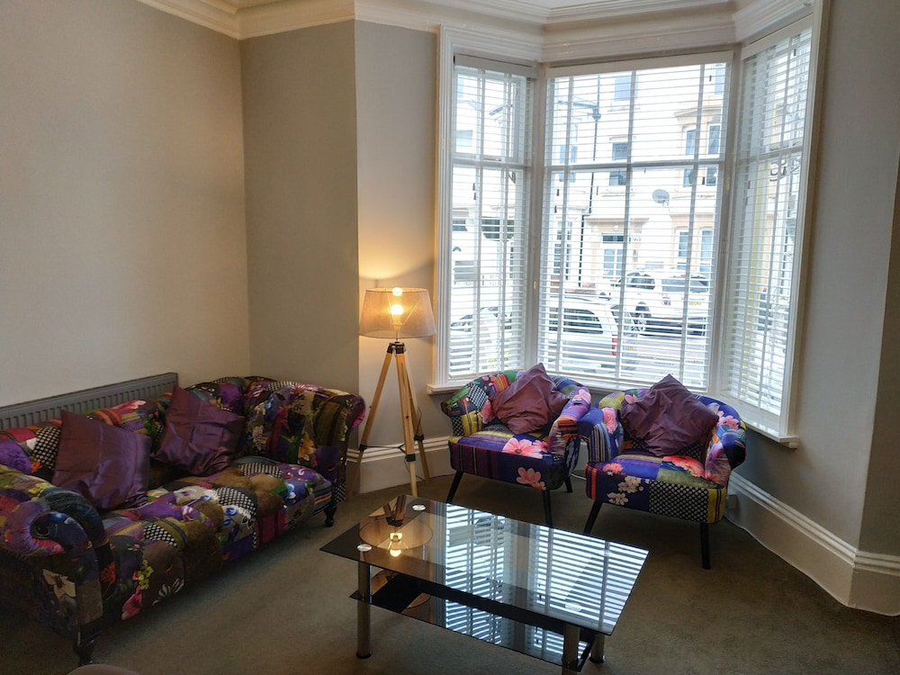 Castleton Hotel 25/45