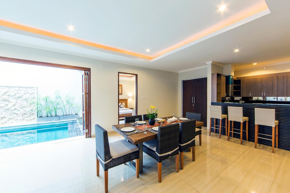 White Lotus Villa 40/50