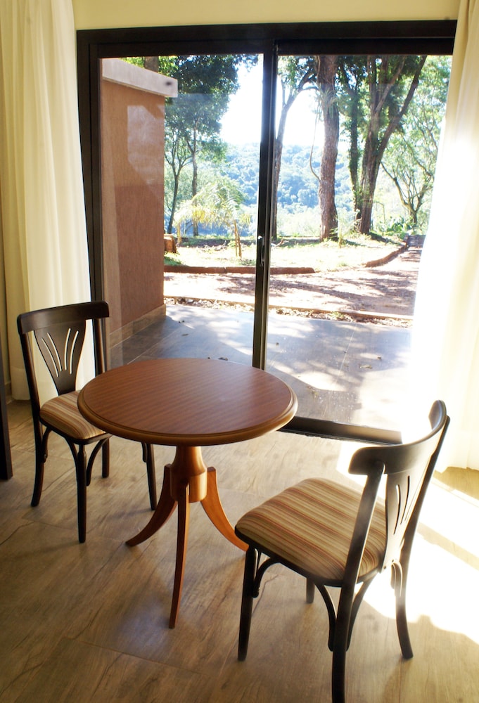 Pirayu Hotel Resort 50/50