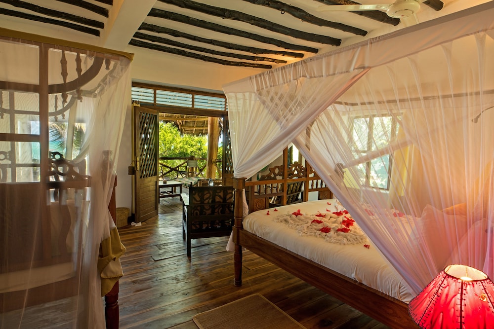 Pongwe Beach Hotel 5/50