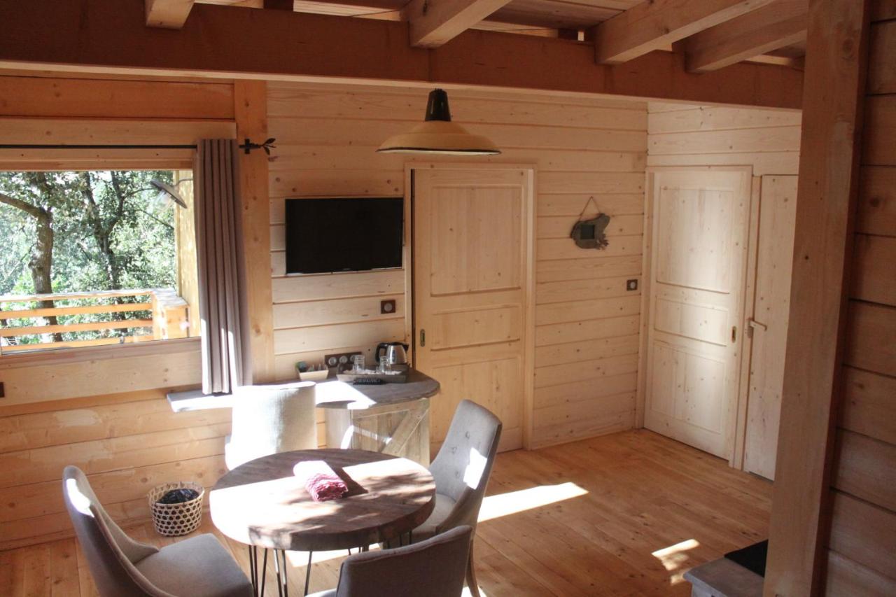 Hotel Les Cabanes Dans Les Bois 10/15