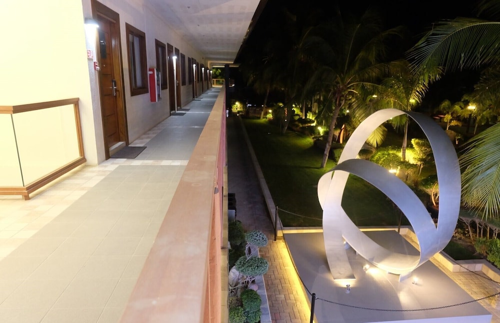 London Beach Resort And Hotel 22/24
