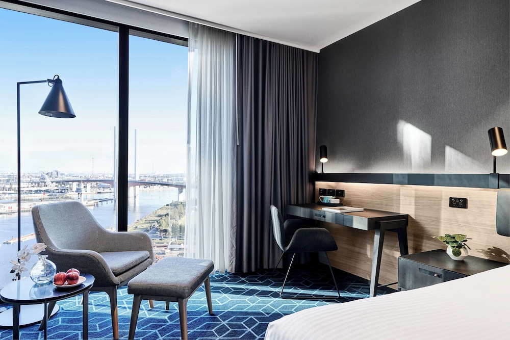 غرفة بريميير بسرير كوين وسرير كوين بإطلالة على المرفأ، Vibe Hotel Melbourne Docklands 2/4