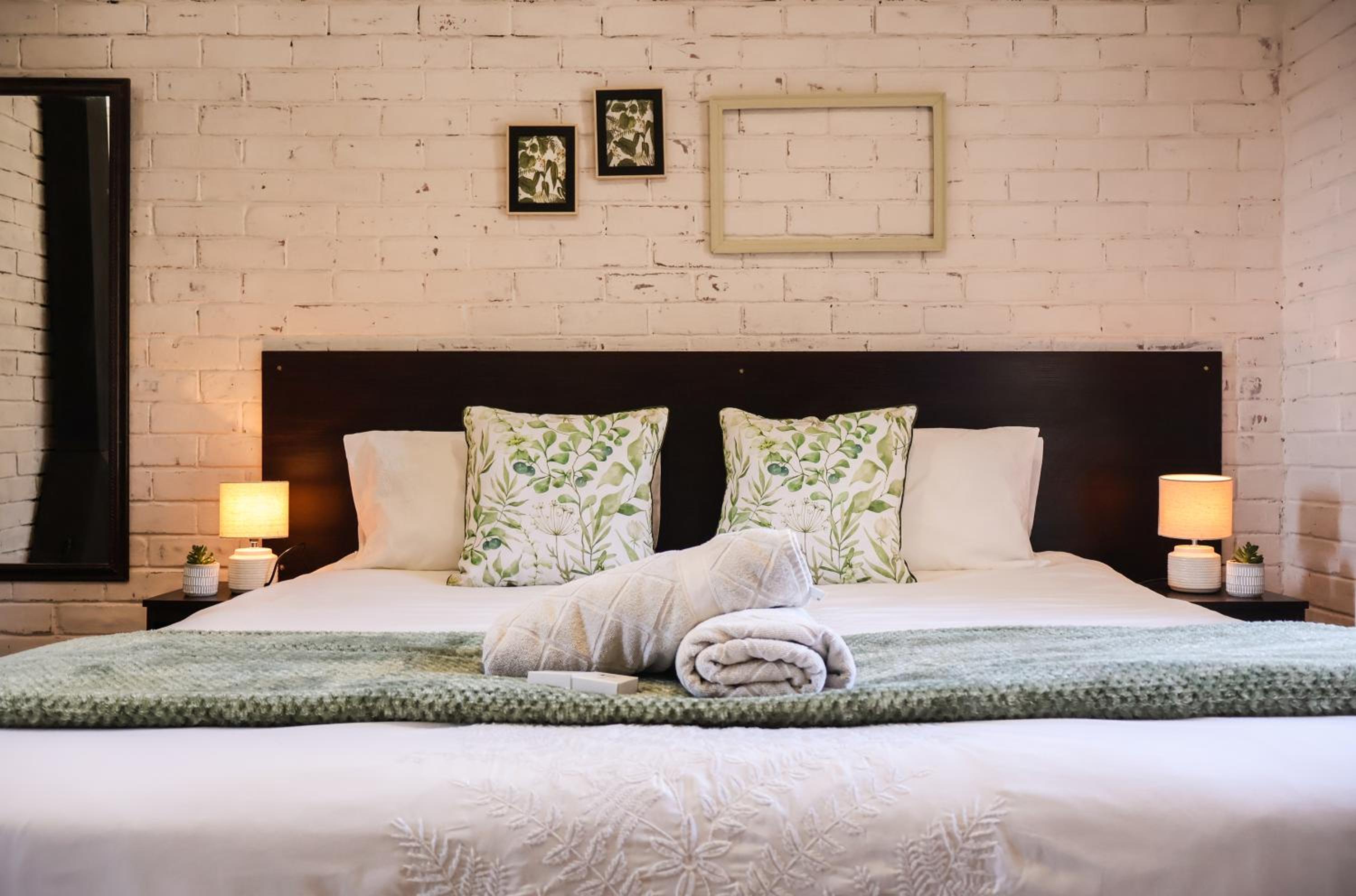 Eddies B&B/Self-catering 10/30