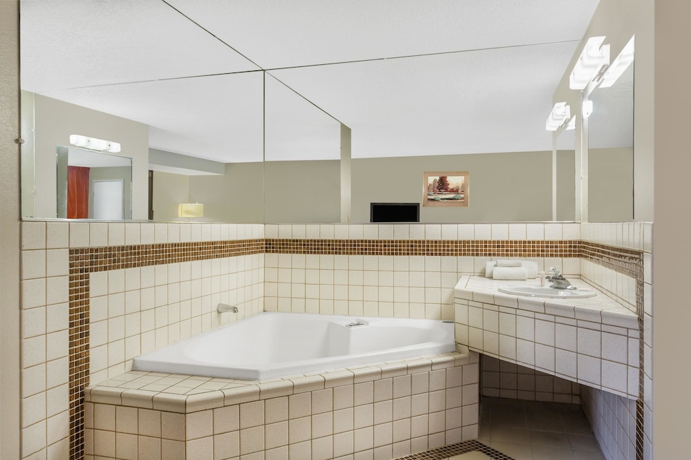 Travelodge by Wyndham Reno Downtown 13/37