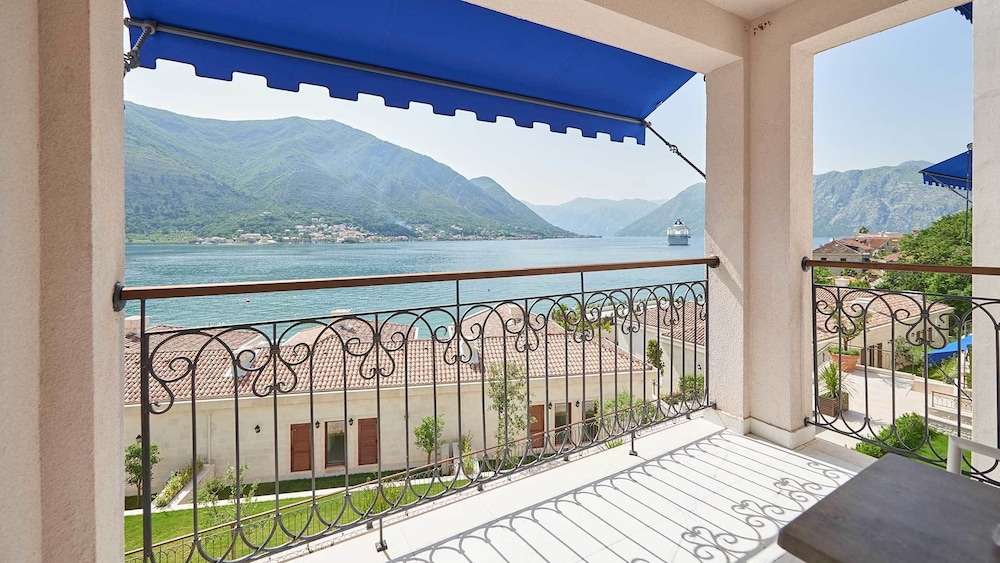 Huma Kotor Bay Hotel & Villas in KOTOR