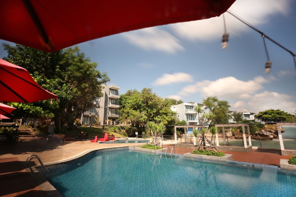 Tanjung Kodok Beach Resort 33/38