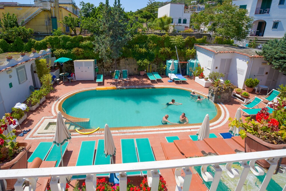 HOTEL VILLA TINA 52/56