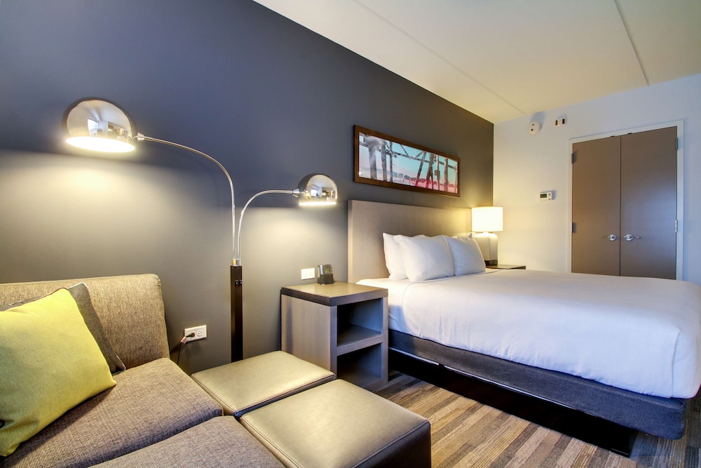 Hyatt House Chicago/Evanston 12/65