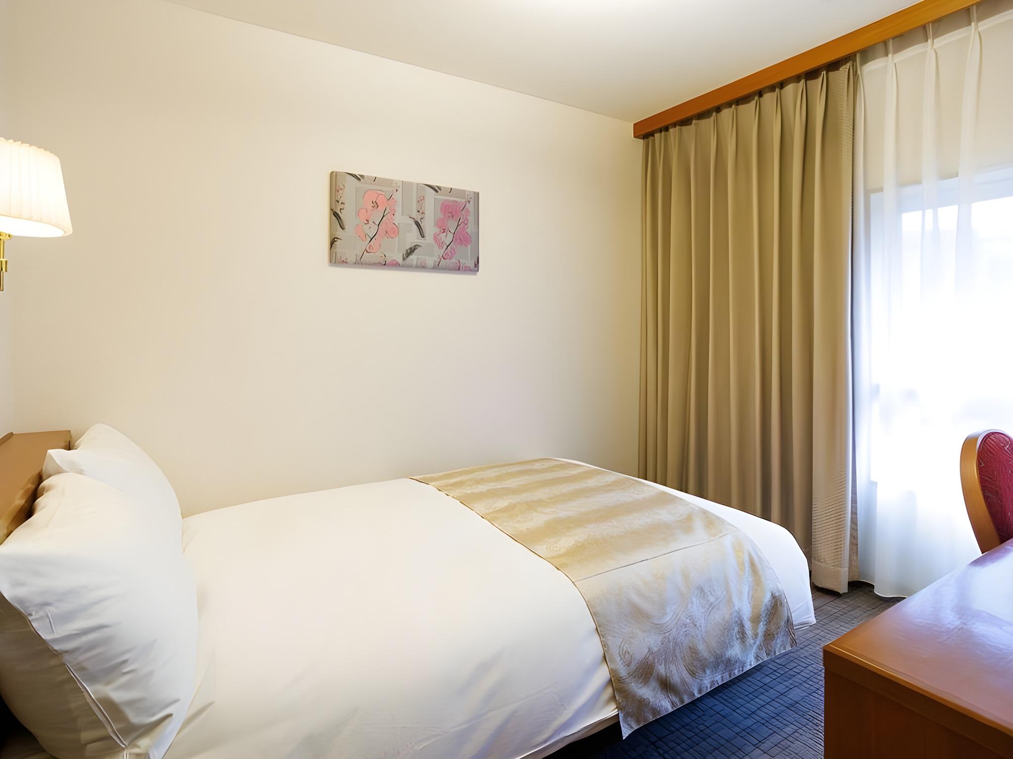 Economy, Single, No Bathroom