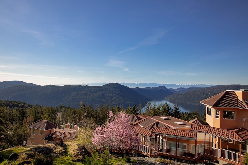 Villa Eyrie Resort 33/44