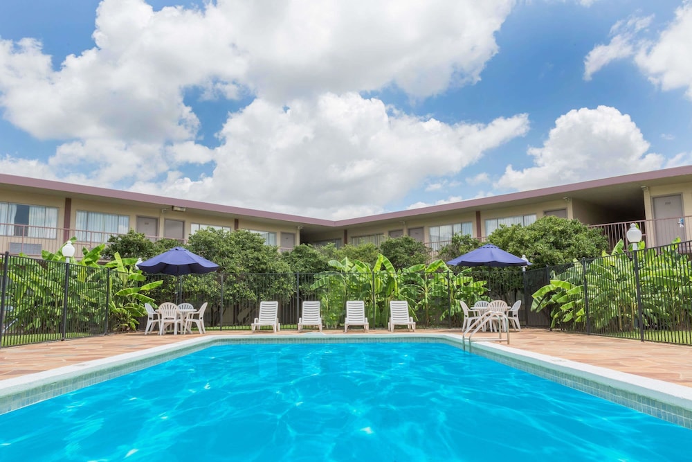 Travelodge By Wyndham Shreveport LA 11/20