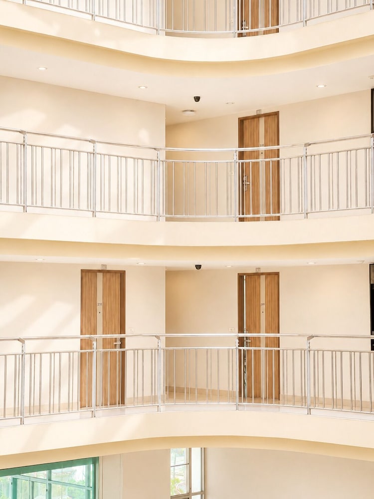 Golden Pearl Residences 3/50