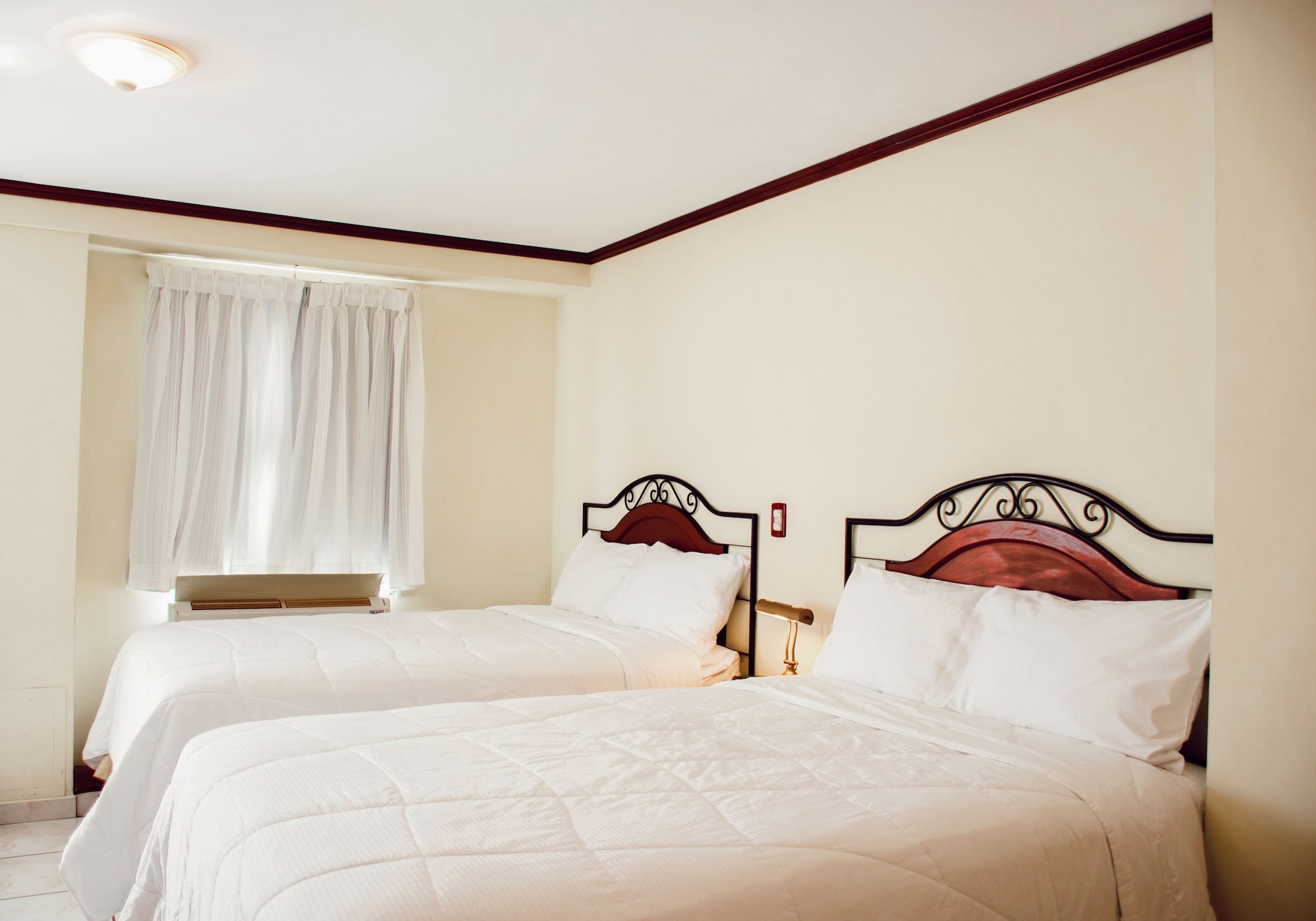 BASIC, 2 DOUBLE BEDS, KITCHEN