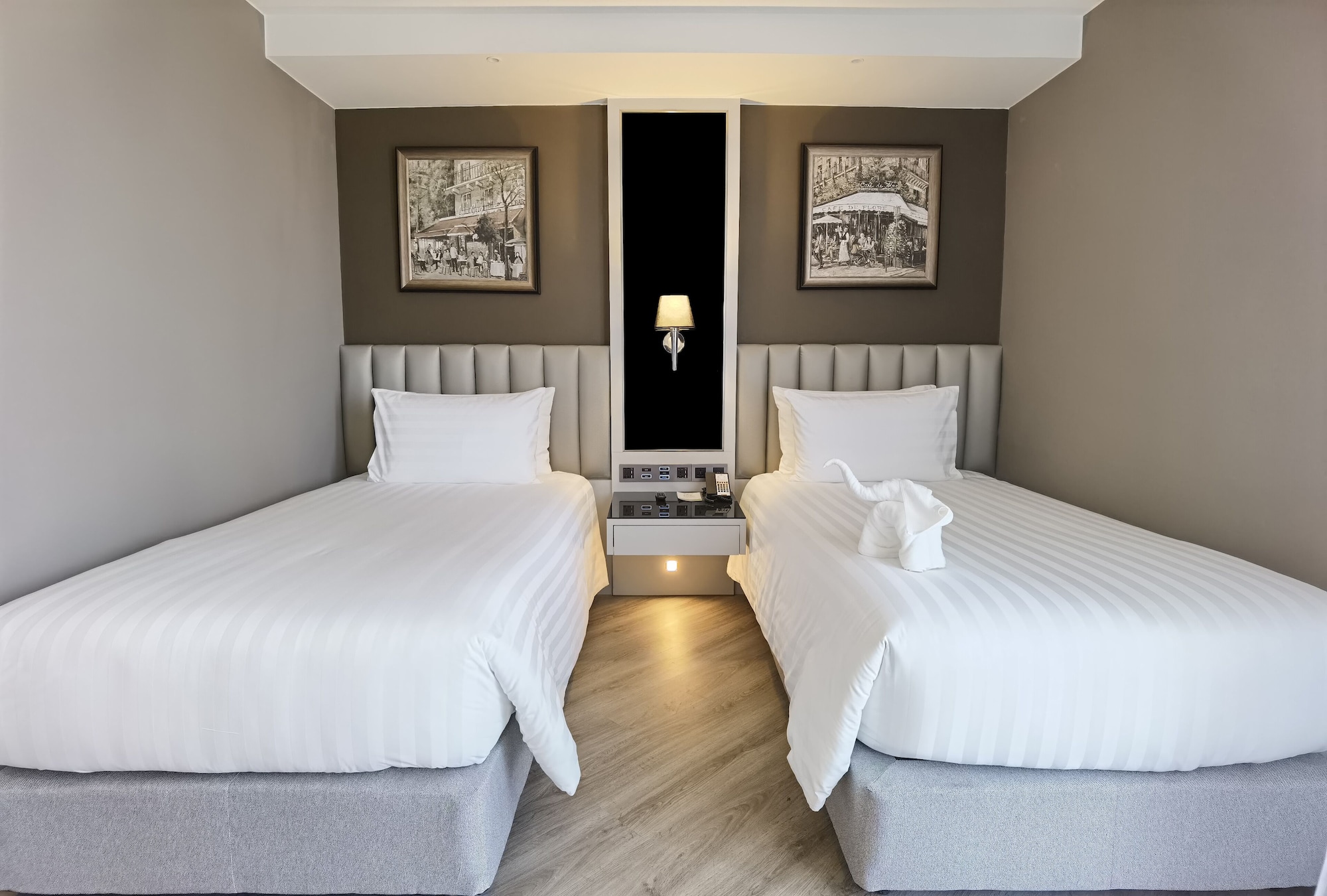 Cozy Twin Room