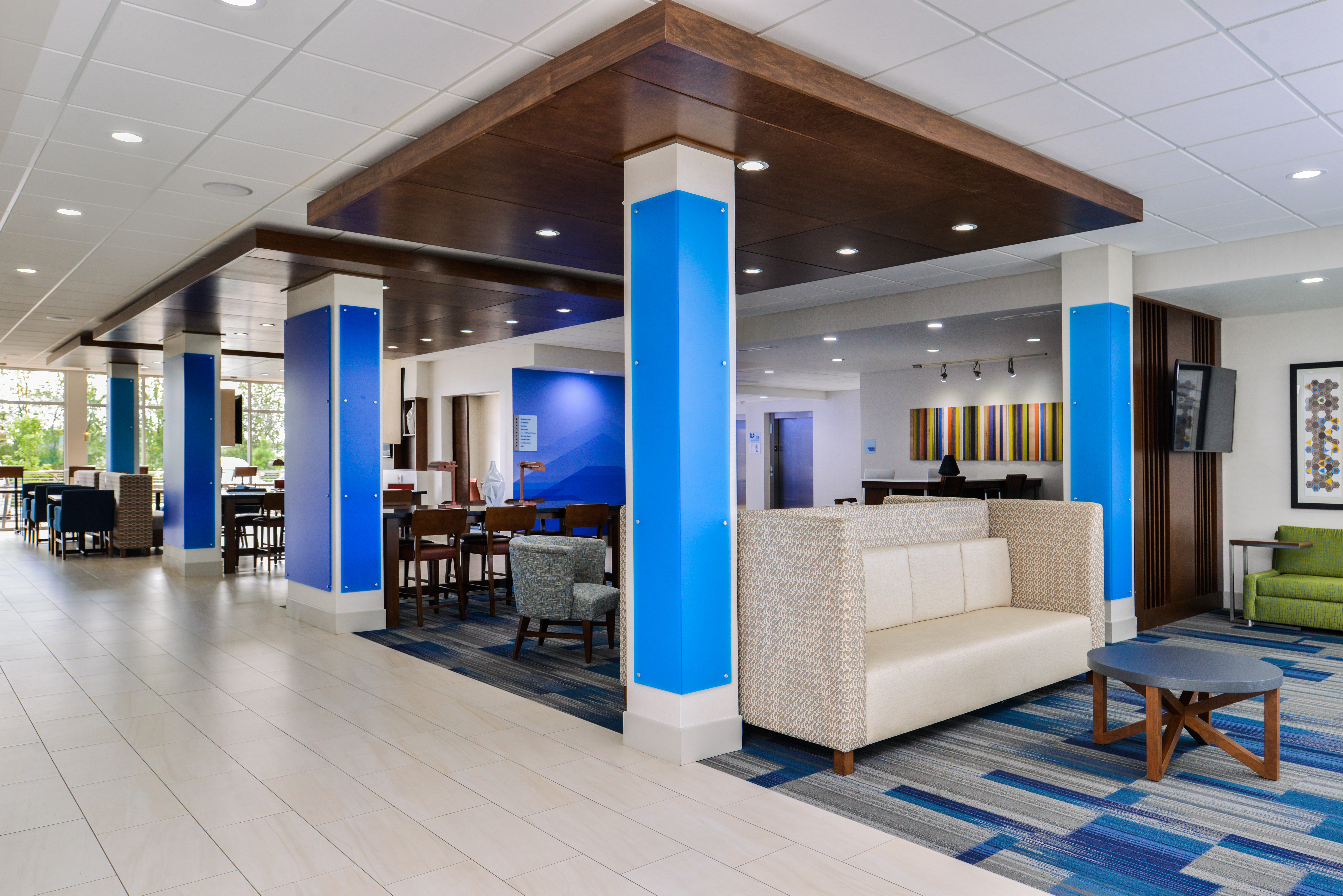 Holiday Inn Express Suites Siloam Springs 5/57