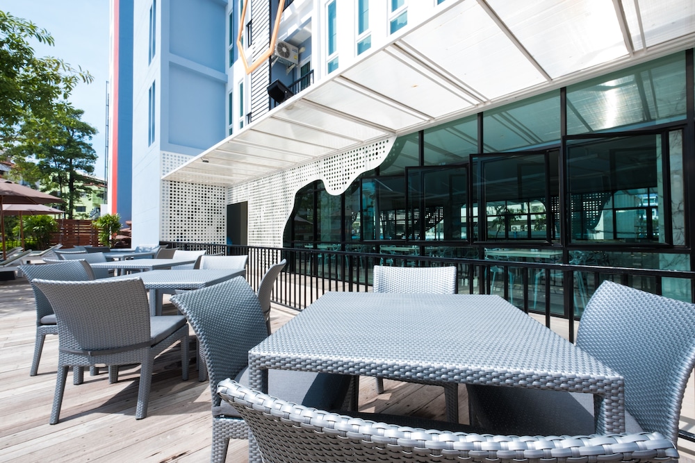 P Plus Hotel 65/71