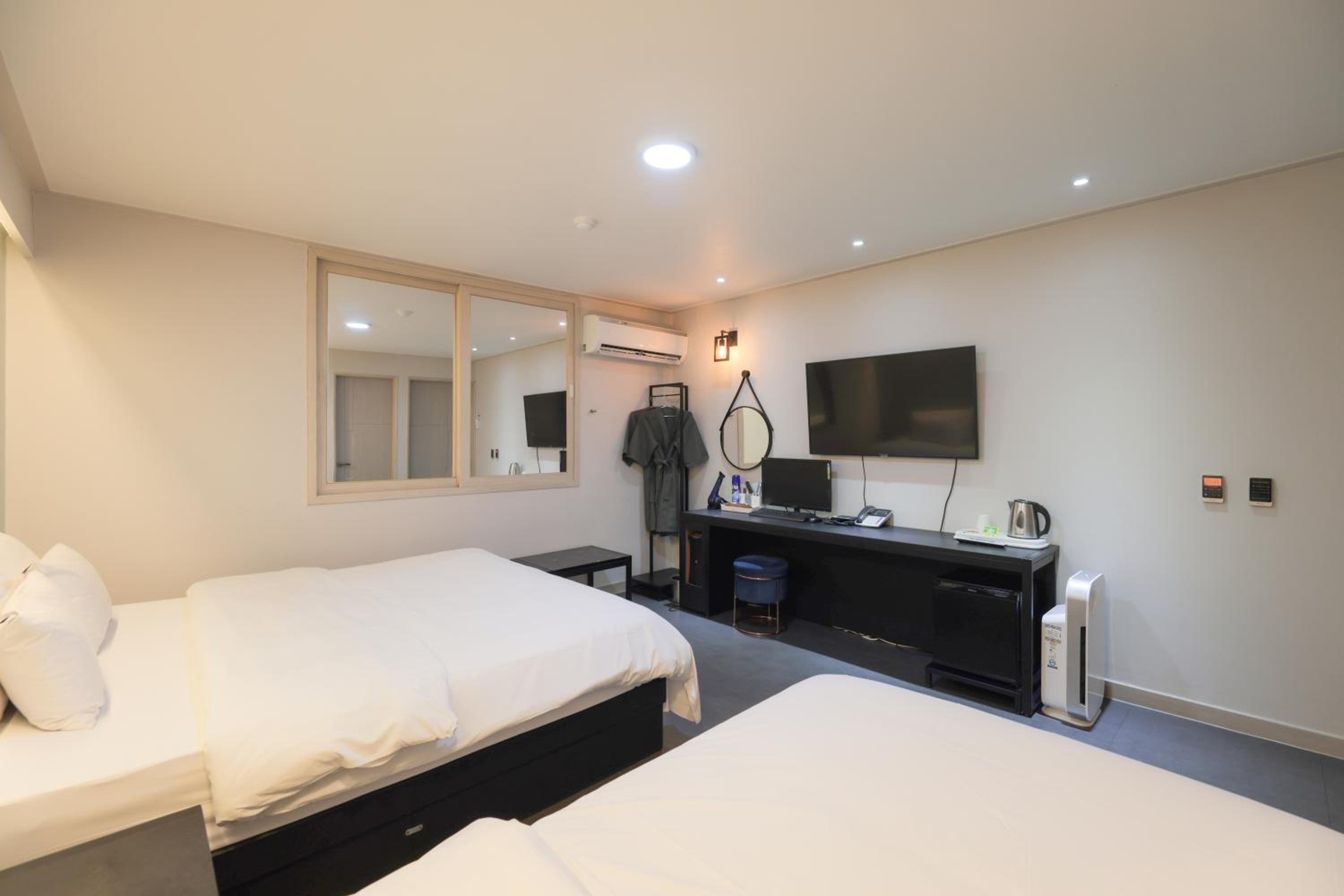 غرفة بسريرين منفصلين، Vip Hotel Mok-Po 3/10