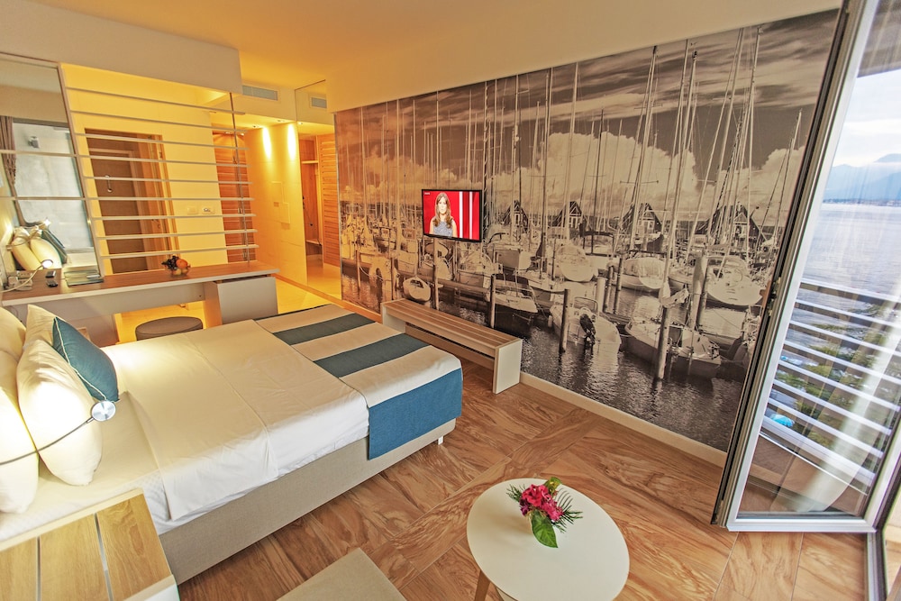 Carine Hotel Delfin 23/40