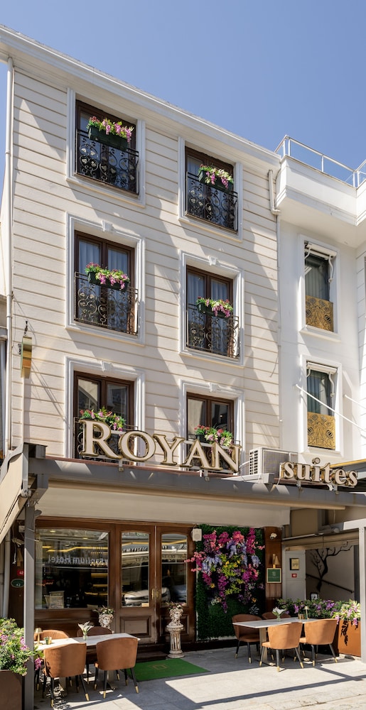 Royan Suites 2/50