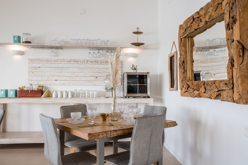 Sandhi House - Yoga & Wellness 30/40