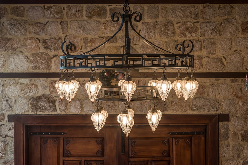 Tuvana Hotel 8/71
