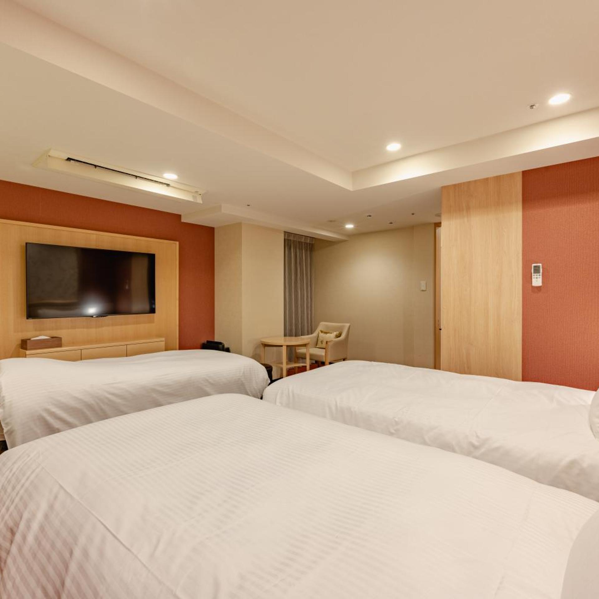 Semi Basement, Grace, Twin Beds, 3 Beds, No Window