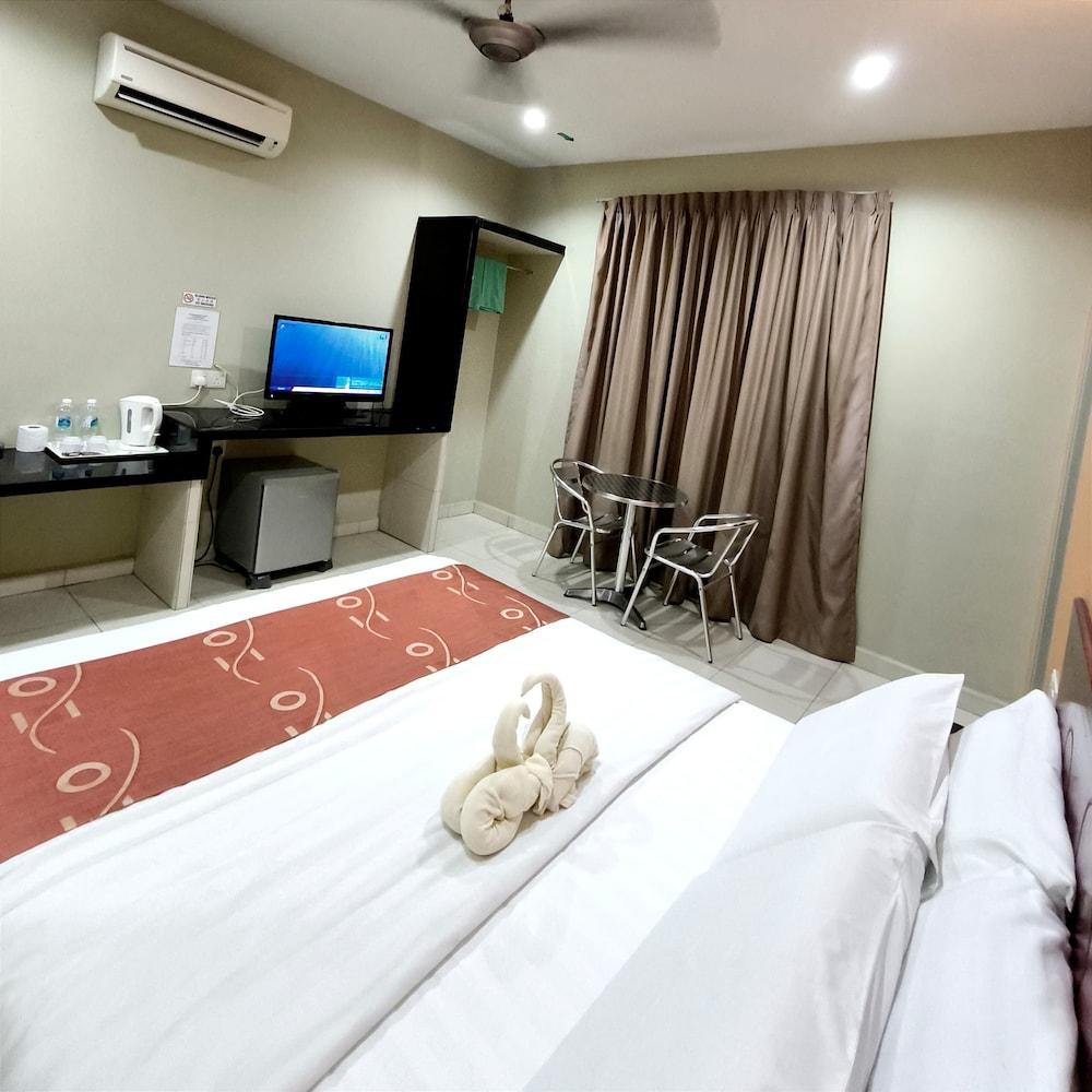 OYO 91165 Melintang Hotel 21/25