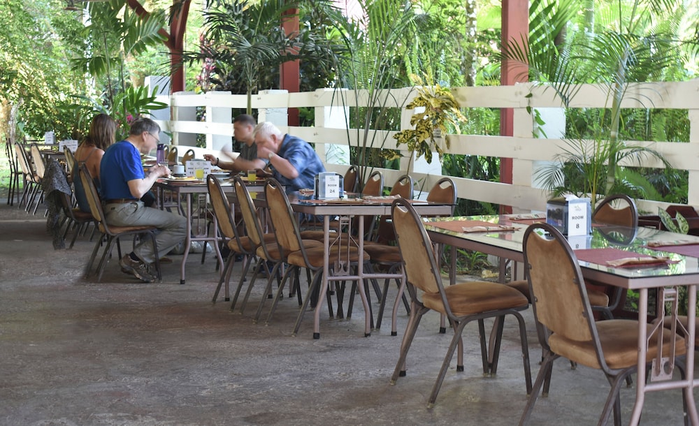 Arenal Country Inn 50/63