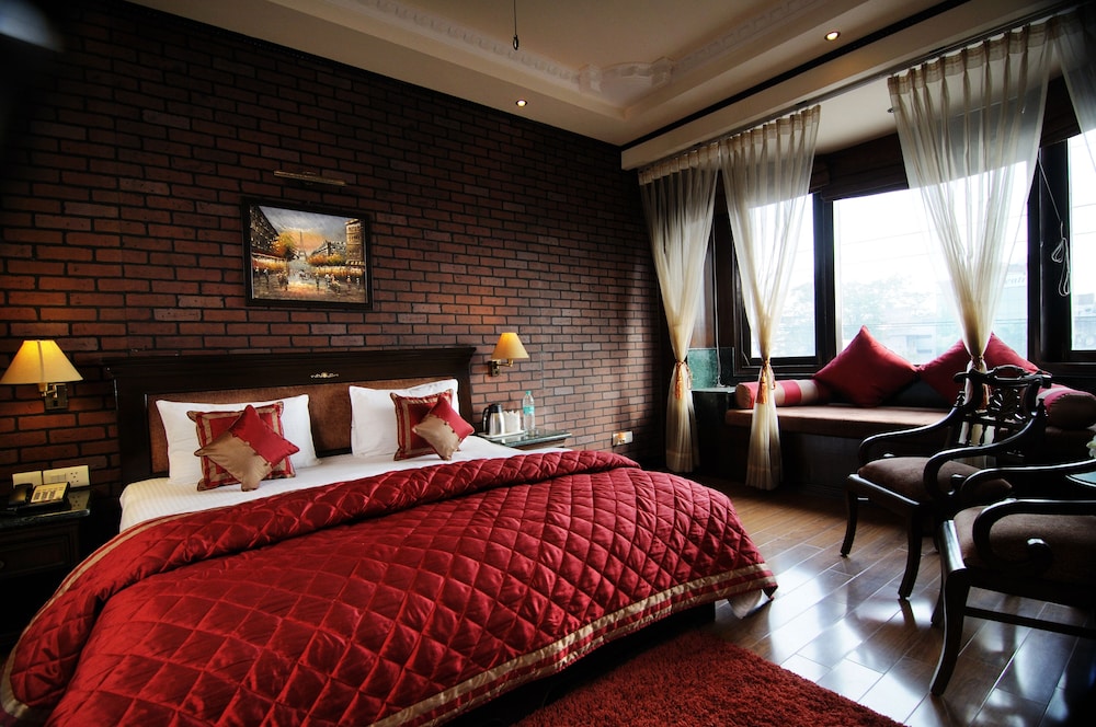 Diplomat Residency 21/46