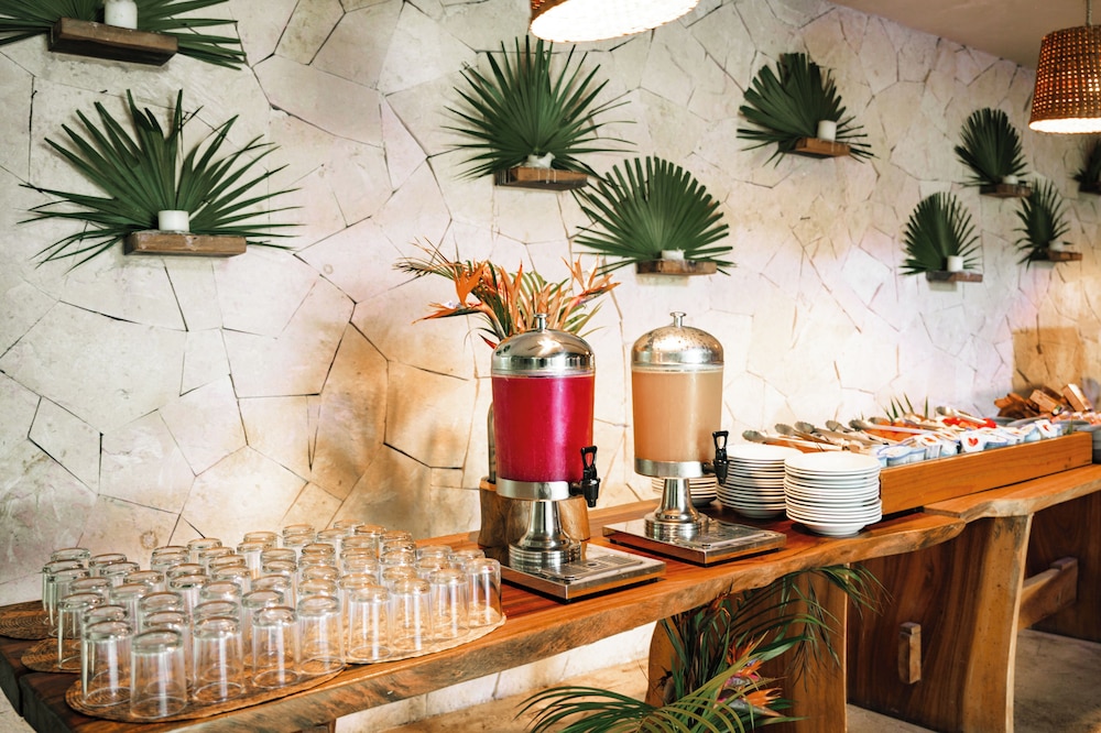 Petit Lafitte Hotel 11/53