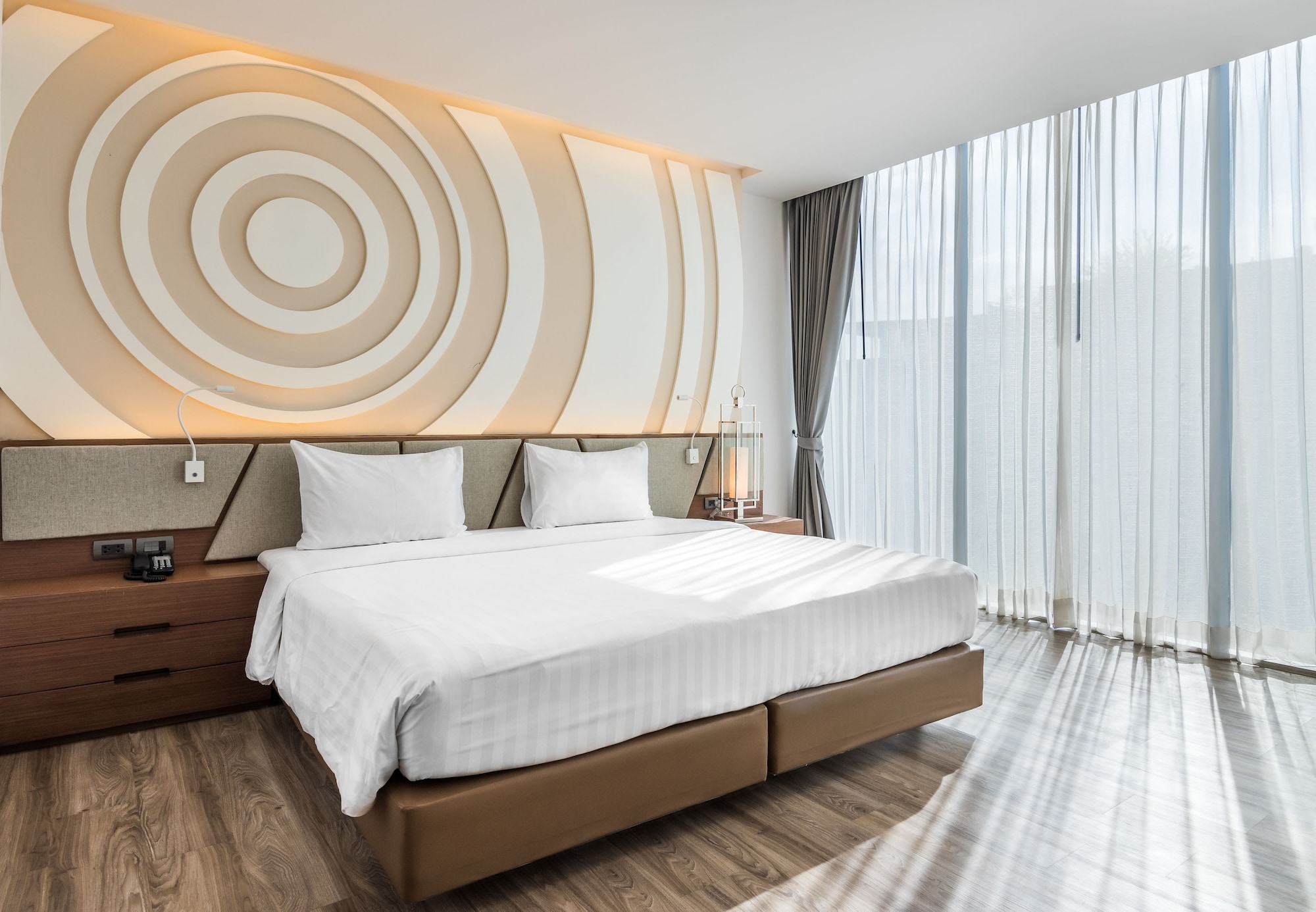 STUDIO, KING BED