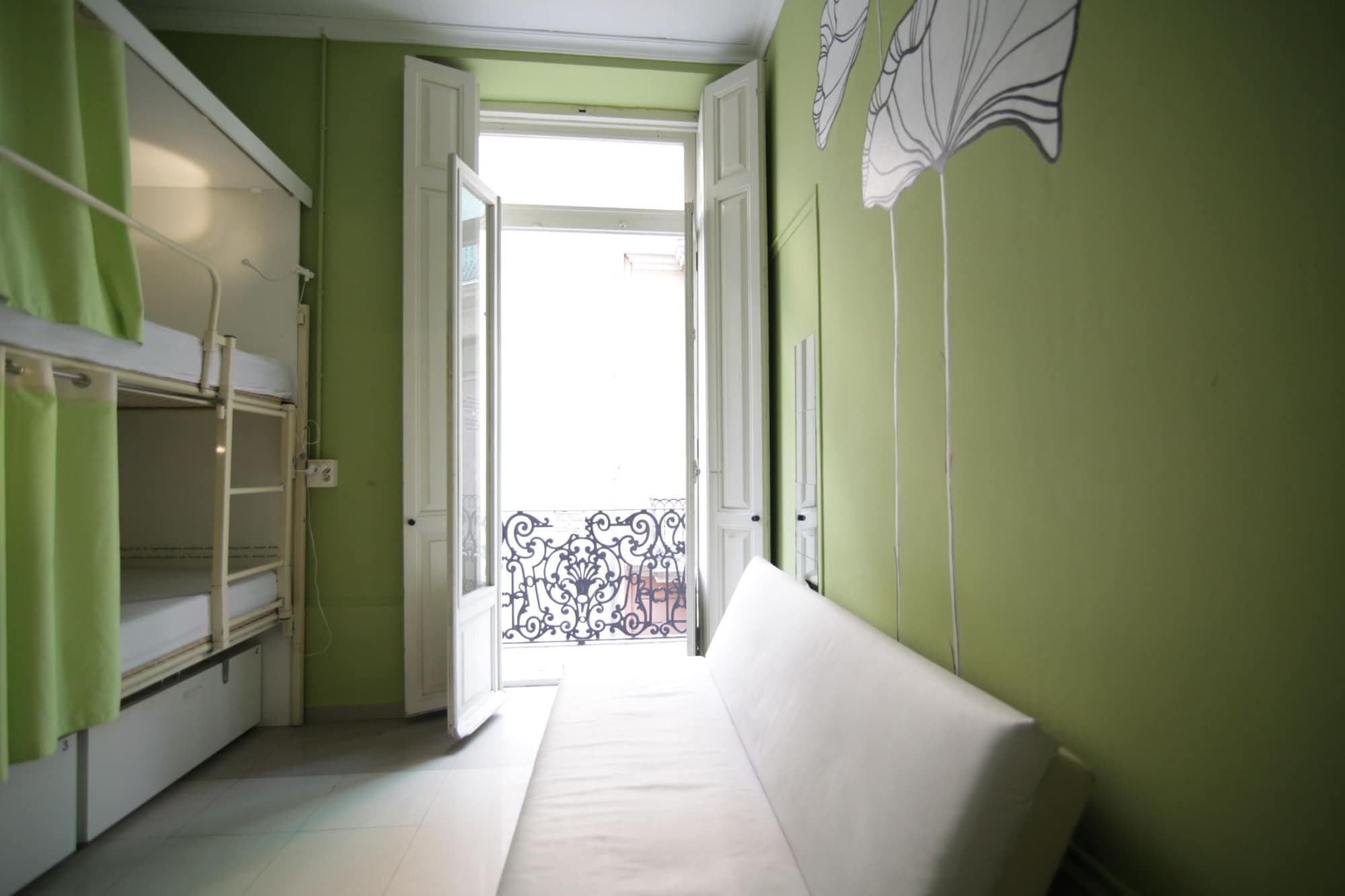 MIXED DORM, BUNK BEDS, SHARED BATHROOM