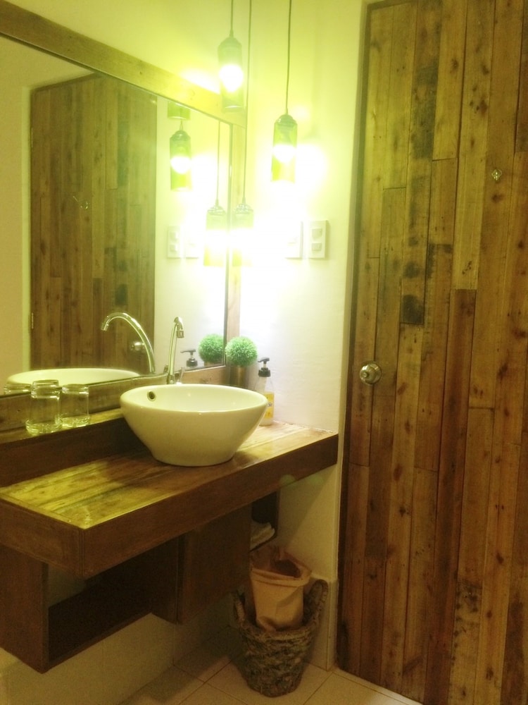 Cabins By Eco Hotel Tagaytay 44/67