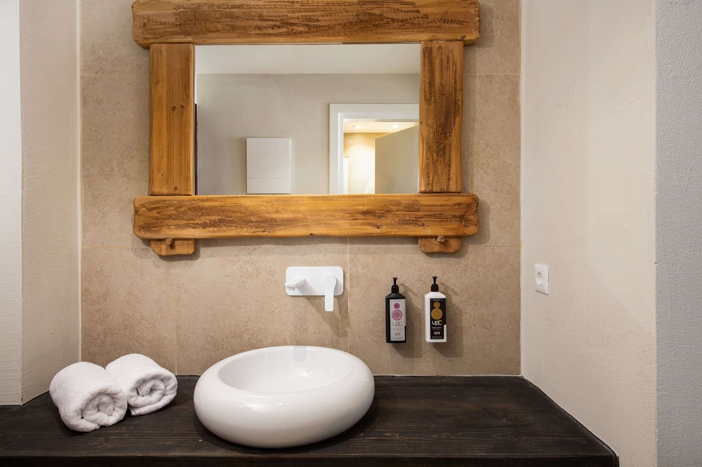 The Noverian Bios Santorini Boutique Hotel 77/78
