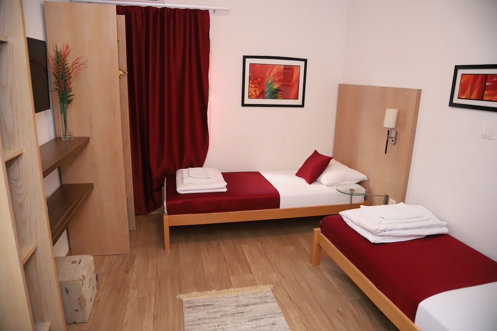 غرفة قياسية بسريرين منفصلين، Motel Deny 3/10