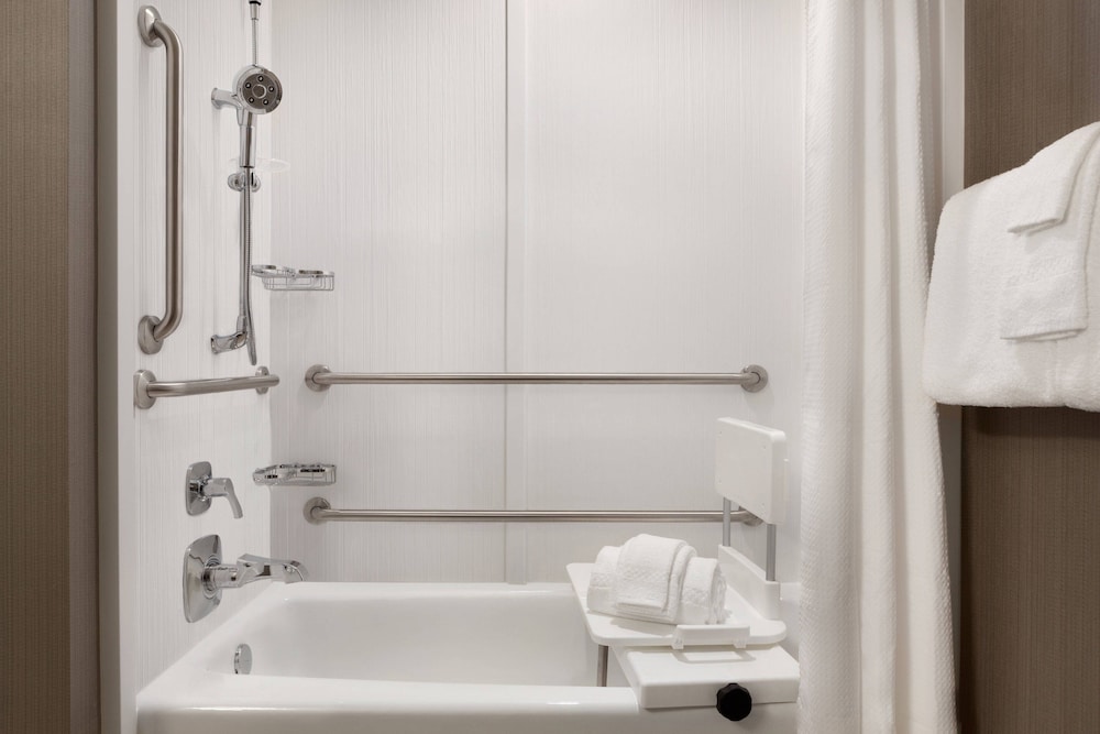 Courtyard By Marriott Boston Dedham/Westwood 12/46