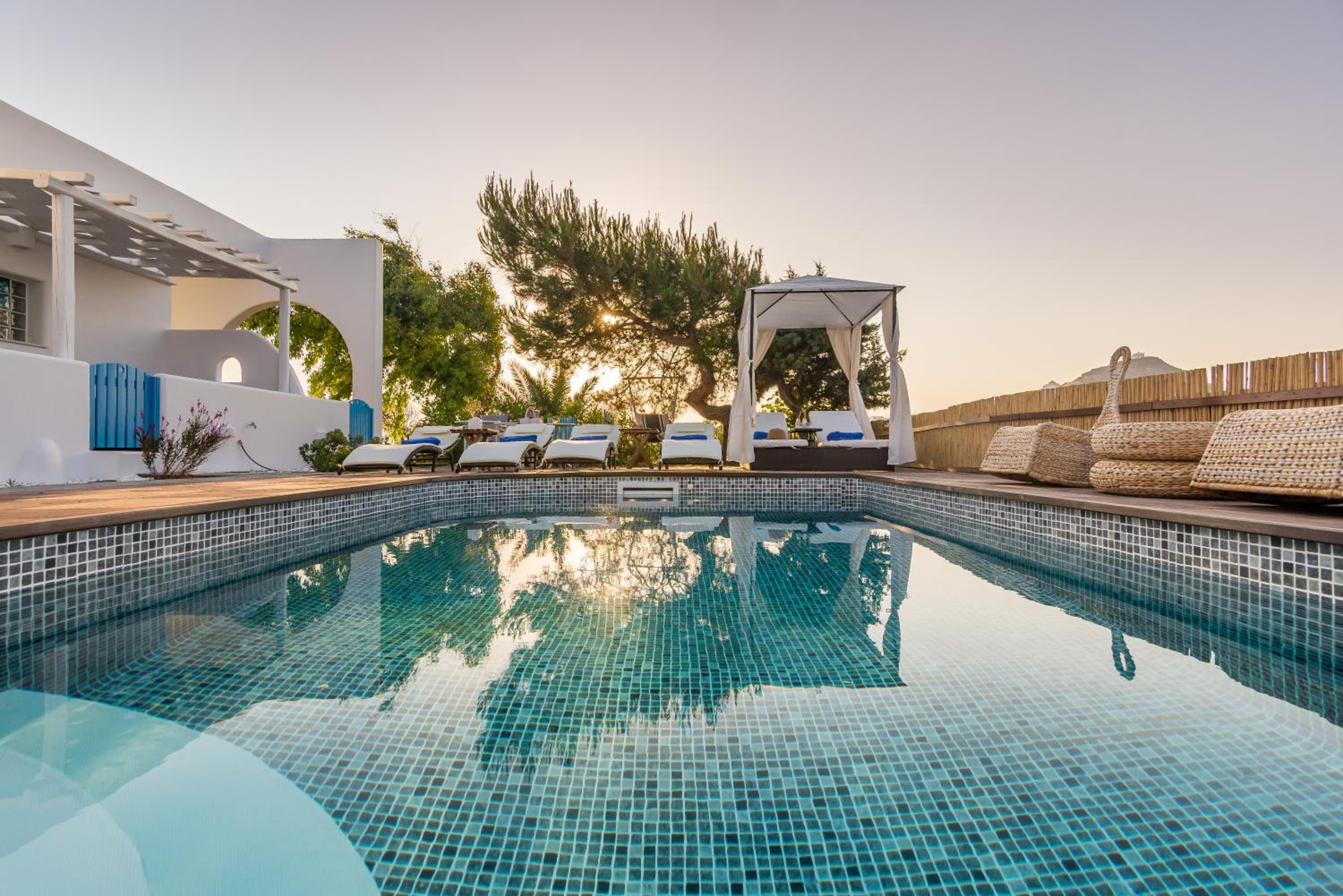 Eiriana Luxury Suites 56/60
