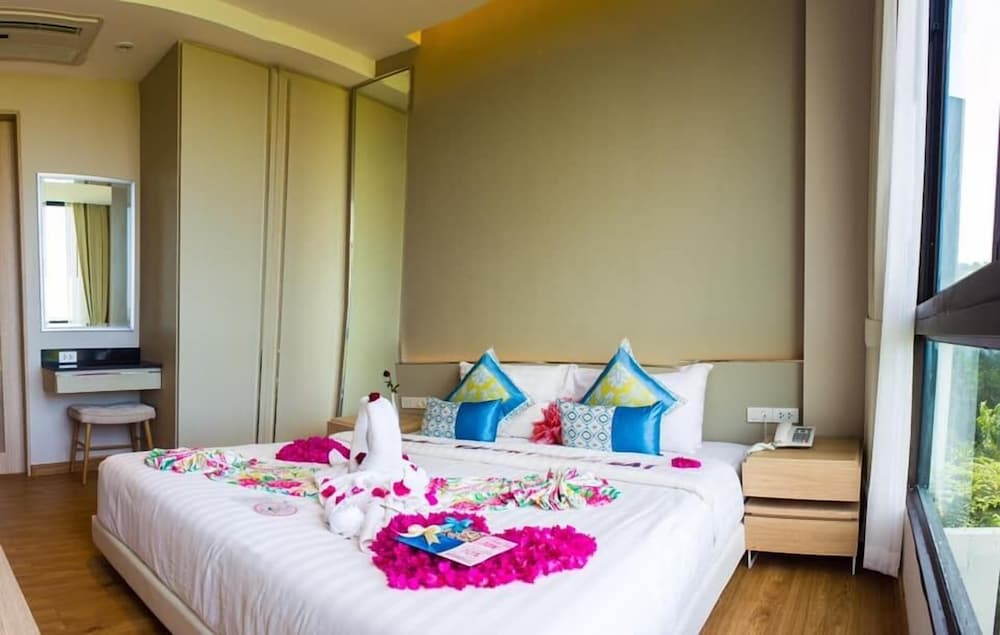 1 BEDROOM, SUITE