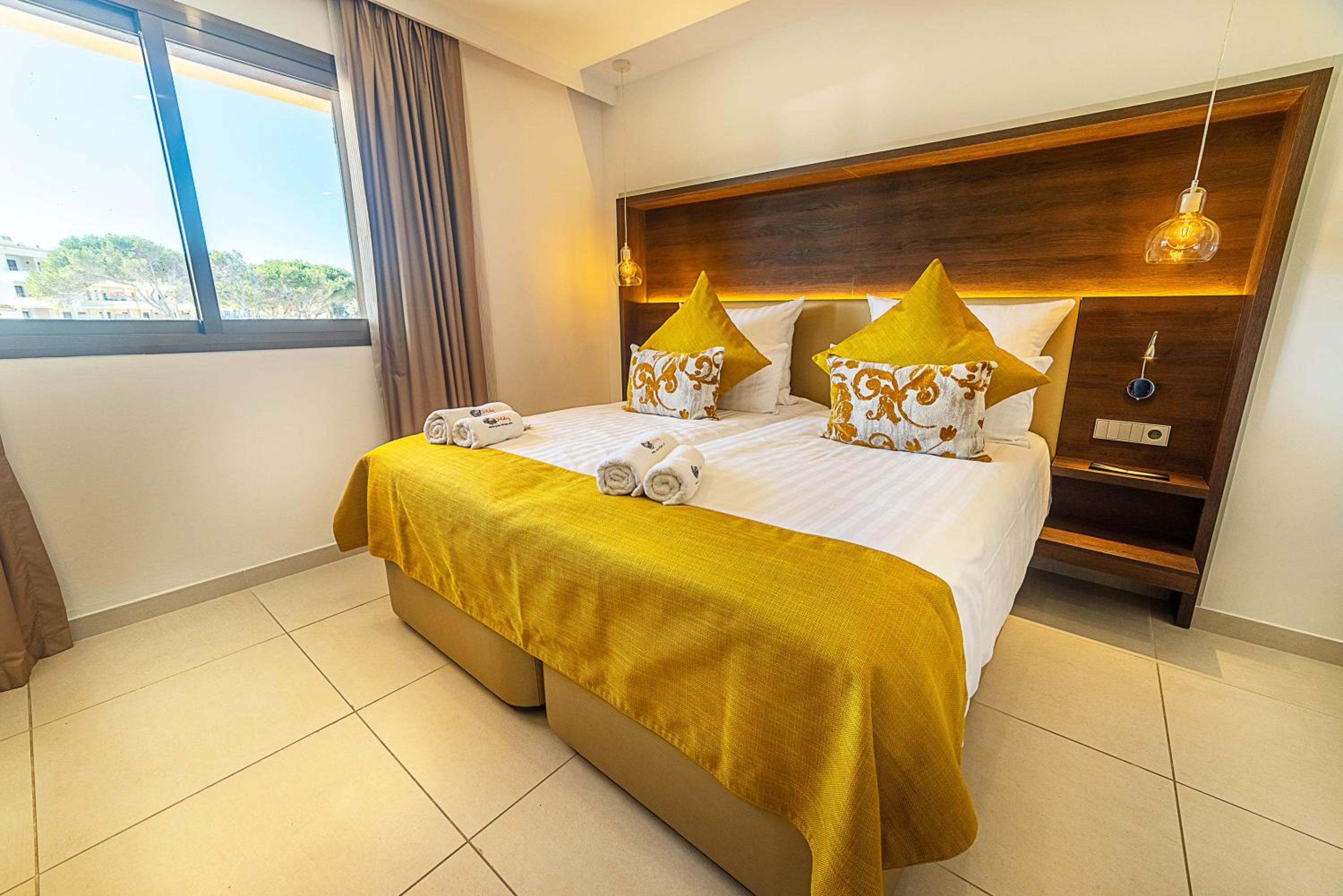 Plus, Suite, Apartment