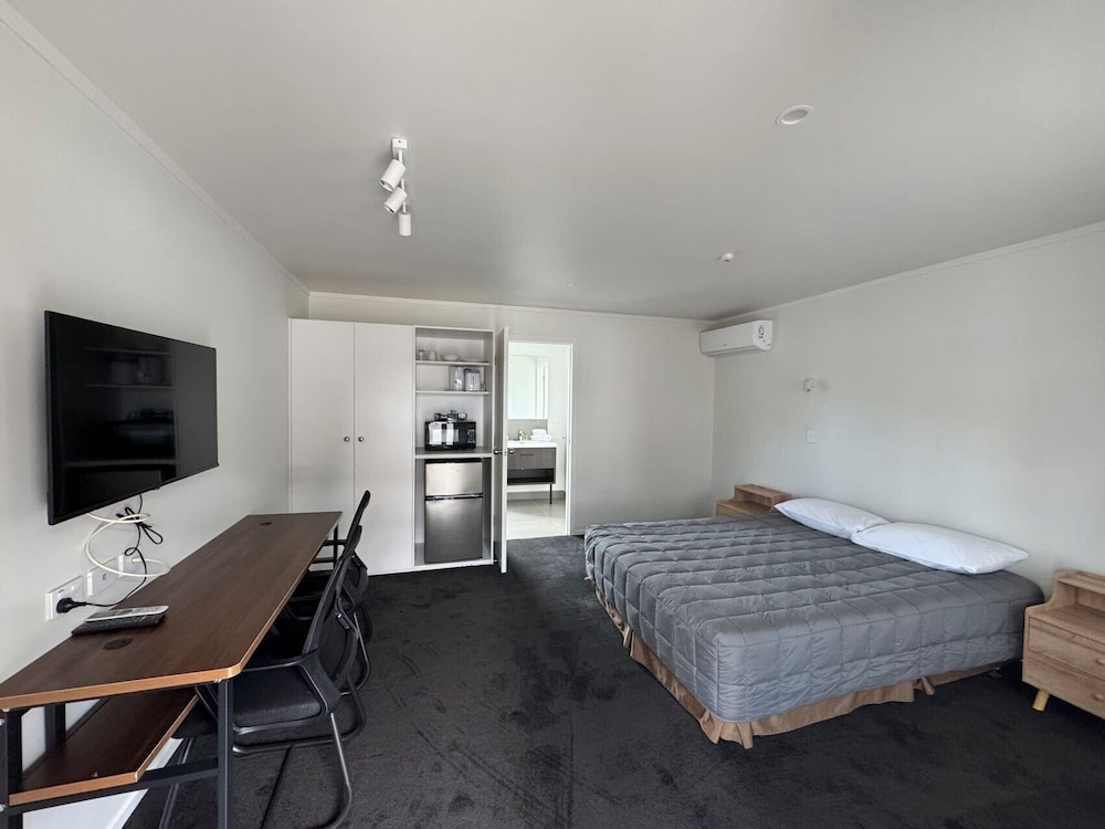 DESIGN, QUEEN BED