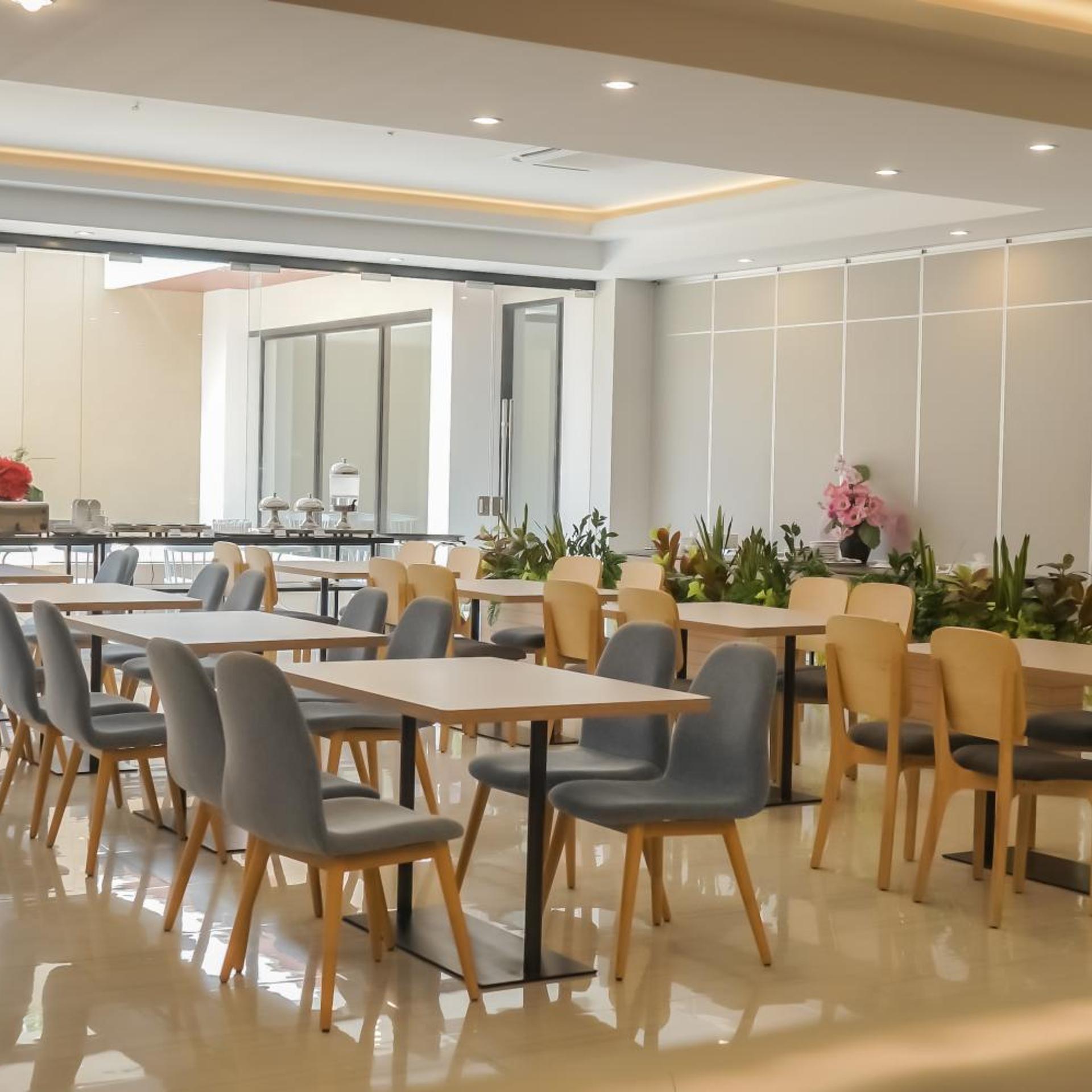 Front One King Hotel Tuban 54/68