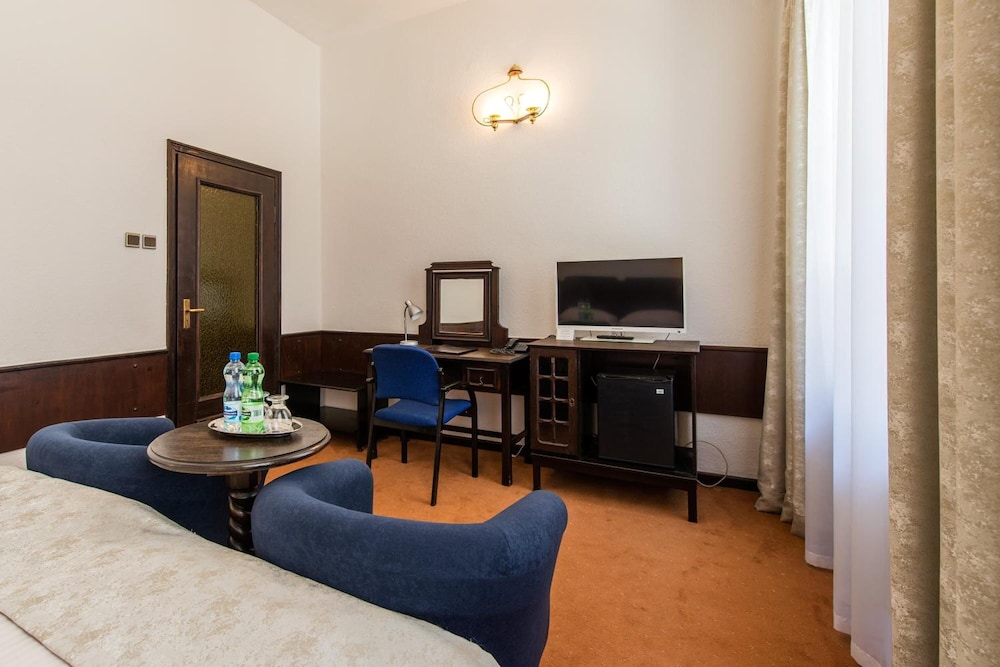 Dwor Polski Hotel 35/50