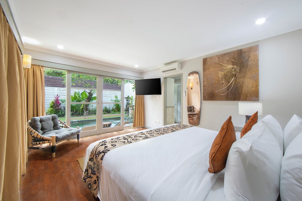 THE DAMPATI VILLA 10/25
