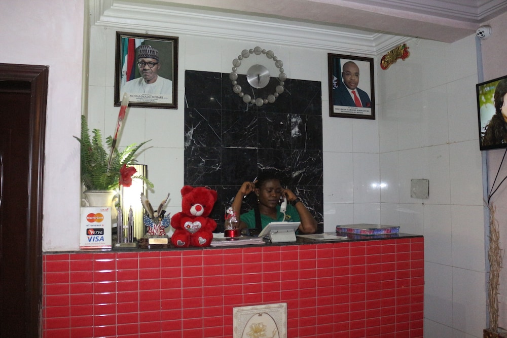 Albert Suites 3/19