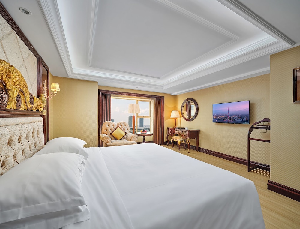 DELUXE, DOUBLE BED